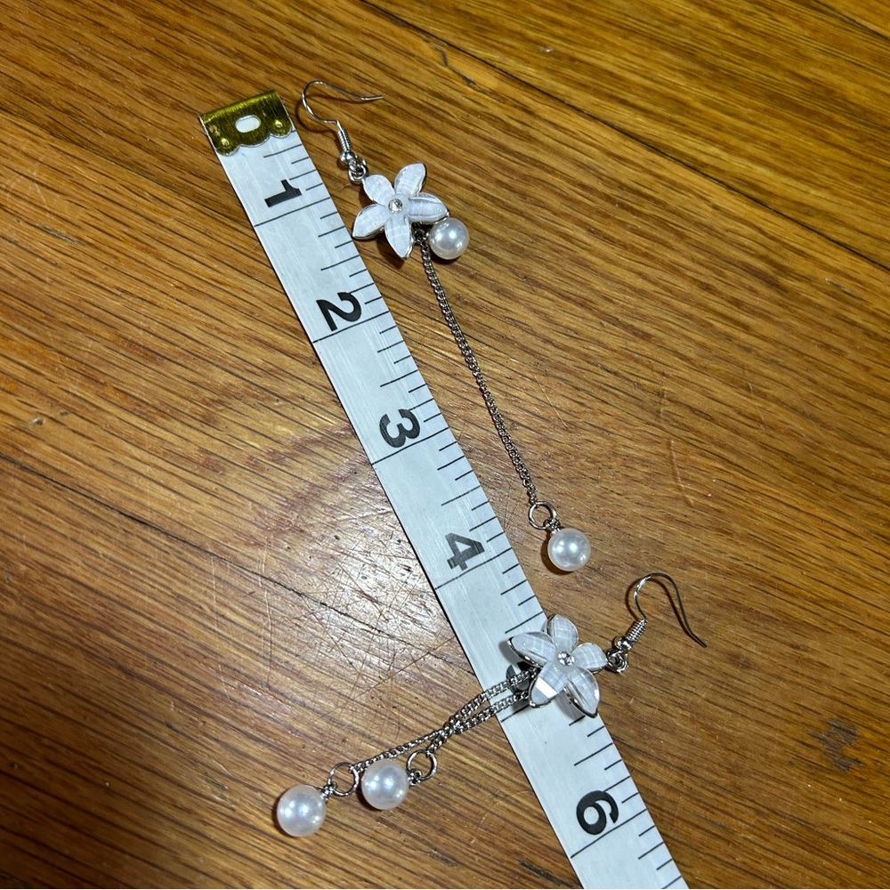 3/$25 Silver and White Floral Drop Earrings - Picture 3 of 6